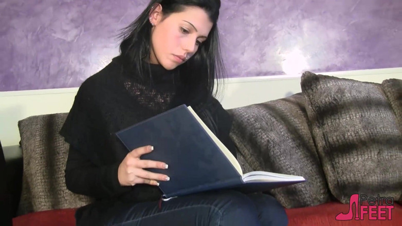 Foot Fetish HD: Petra takes off her ballerines and showing pedicure feet