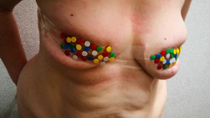Bouncy Tits Action: Tits and thumbtacks