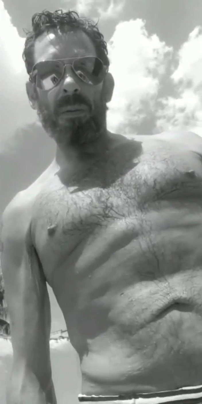 BBIG: 欣赏你的上司，你的隆起，一切！