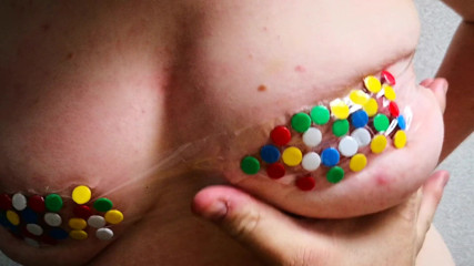 Bouncy Tits Action: Tits and thumbtacks