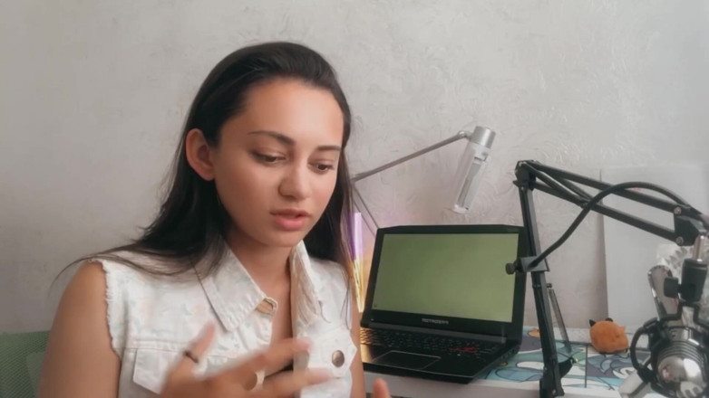 Malati Sex Education: Nụ Hôn Đồng Tính Nữ Đầu Tiên Của Tôi