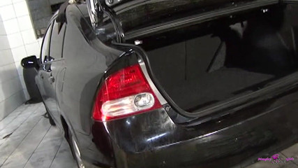 Naughty Black Girls: Спор с Pamela Butt на автомойке заканчивается с большим черным членом в ее анальном окне.