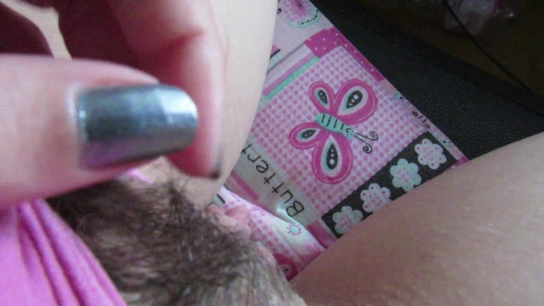 Cuteblonde666: Mi masturbo il mio duro clitoride arrapanato