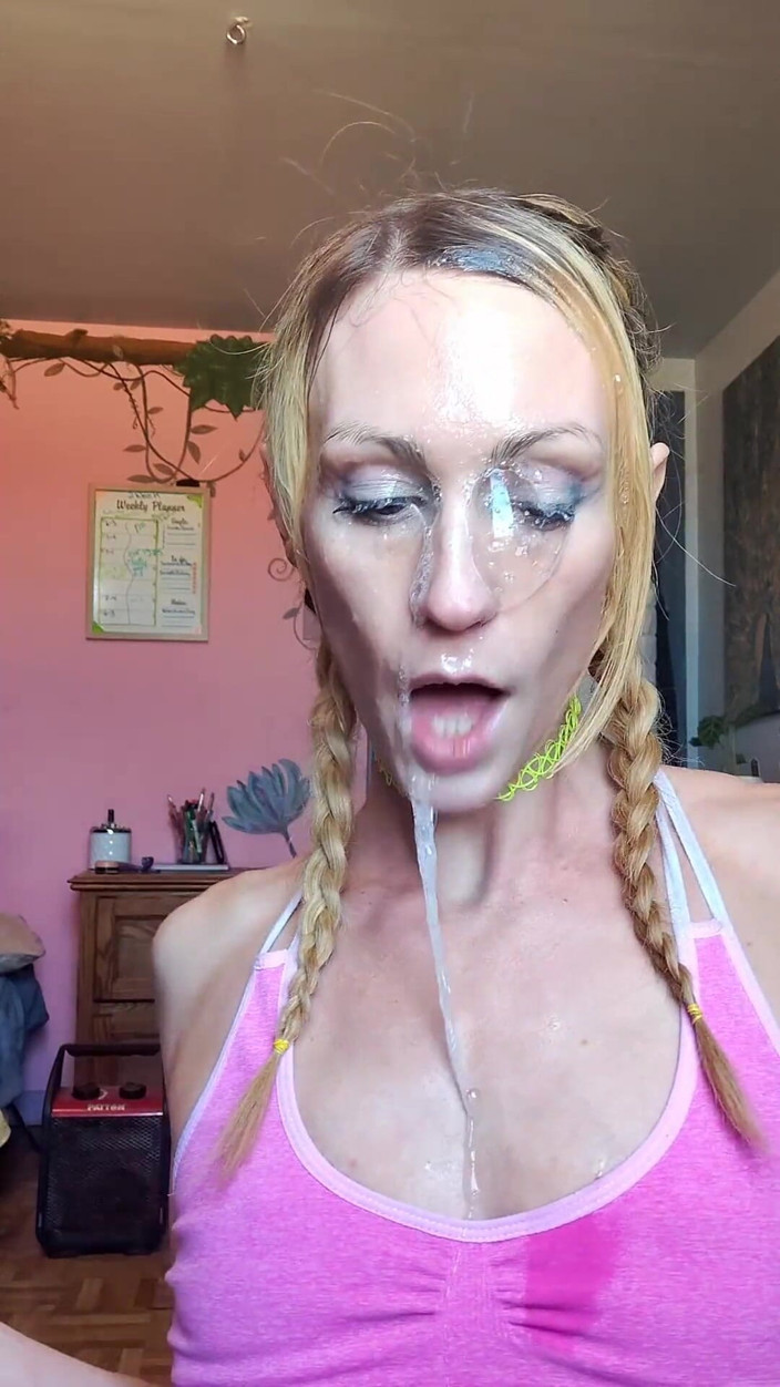 Vanessa Hastings: Vanessa Hastings Messy Spit Face Dildo Deepthroat