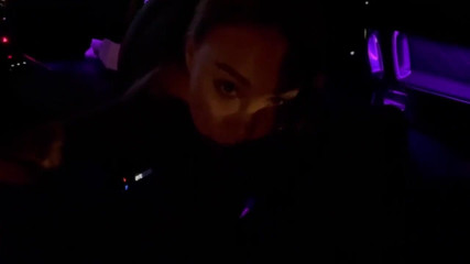 Monika Fox: Monika Fox bate boquete em um carro novo para um...