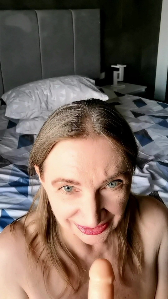 MariaOld: Babcia zaprosiła cię do sypialni i zdjąła bikini.