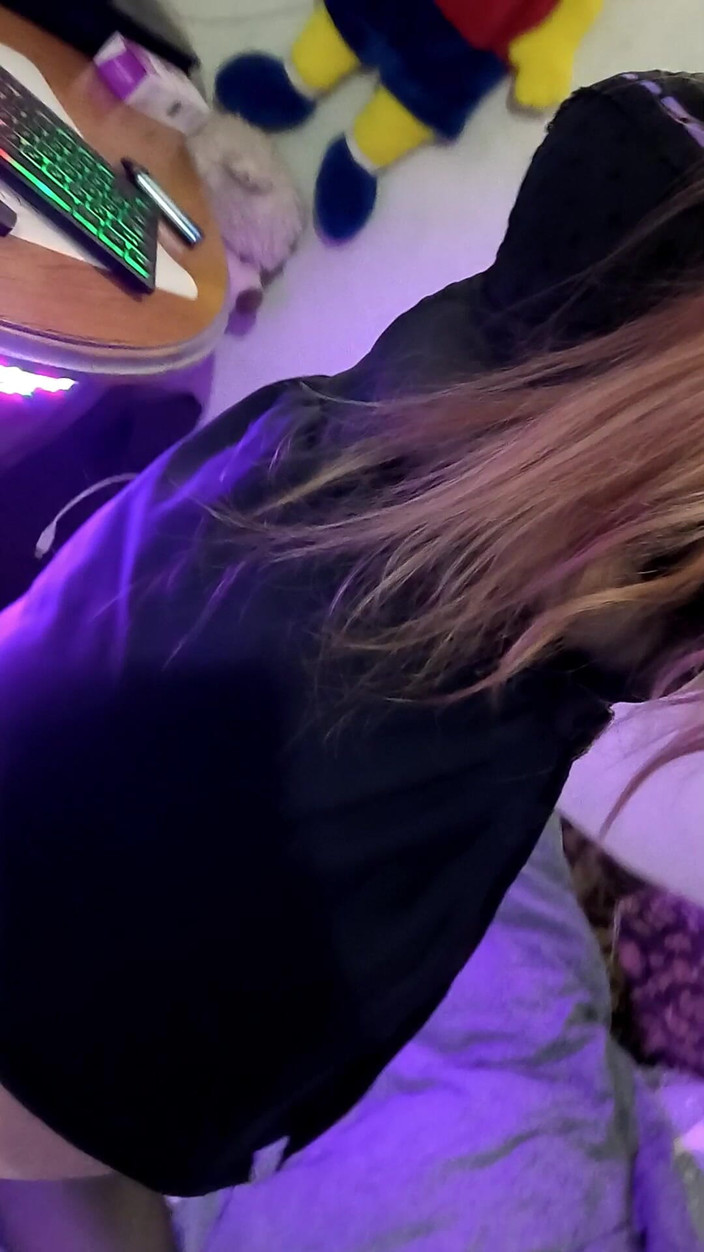 Viki extra pussy: Tachinarea jocului corporal
