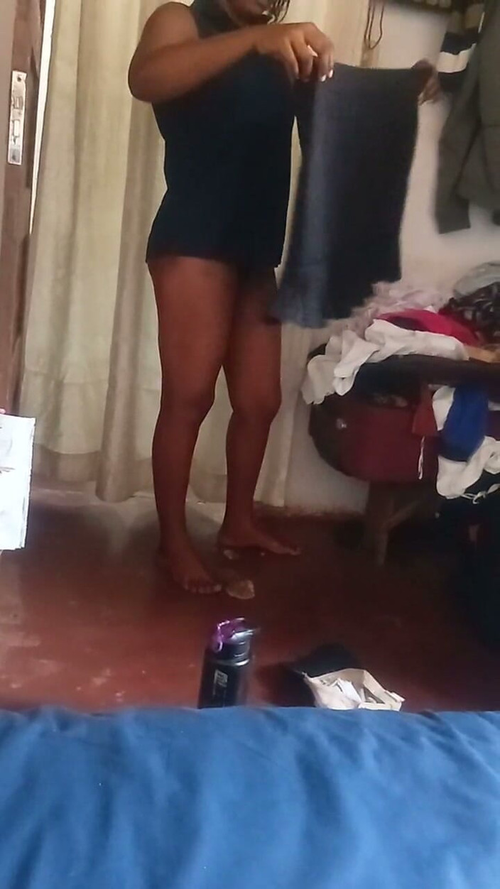 Dericky22: Natural African Brunette Showing Everything in the Bedroom