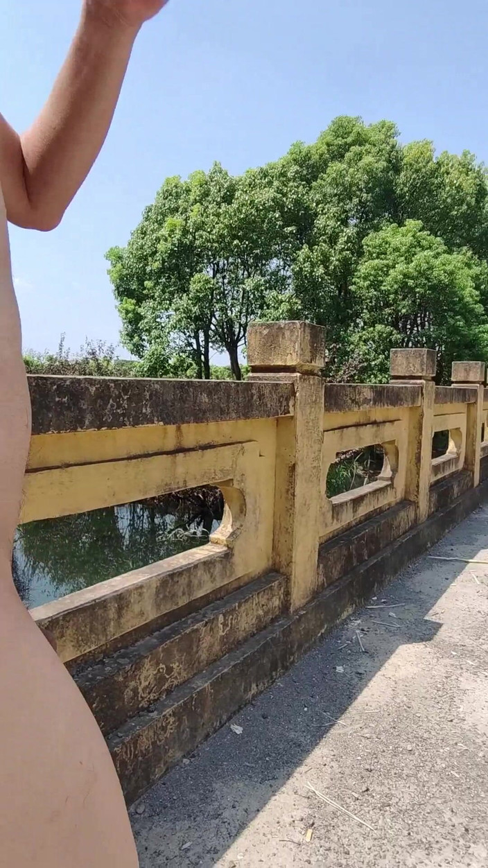 ChineseBisexual: नग्न बाइक की सवारी करें