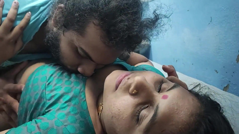 Vaigavarun45: Malluメイドとボスホットロマンスキッチンと寝室でファック、インドの使用人とボスとキッチンでファック、キッチンホットファック