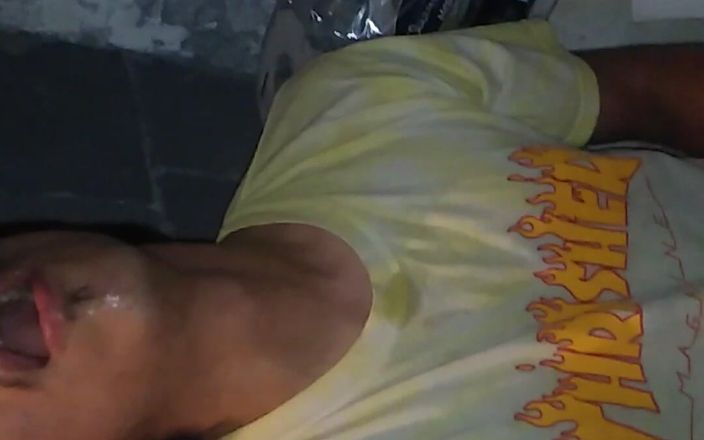 AlexAlejandro13: Aku masih punya banyak susu yang keluar