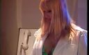 Stunning Blondes: Krankenschwester mit dicken titten wird von einem typen im kopfband...