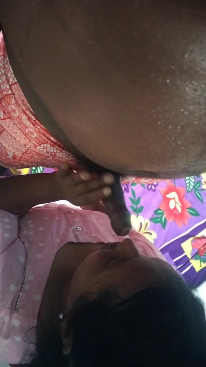 Tamil lesbian: Blowjob panas Tamil menghisap panas