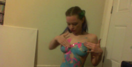 Kira Burn: Video malování těla