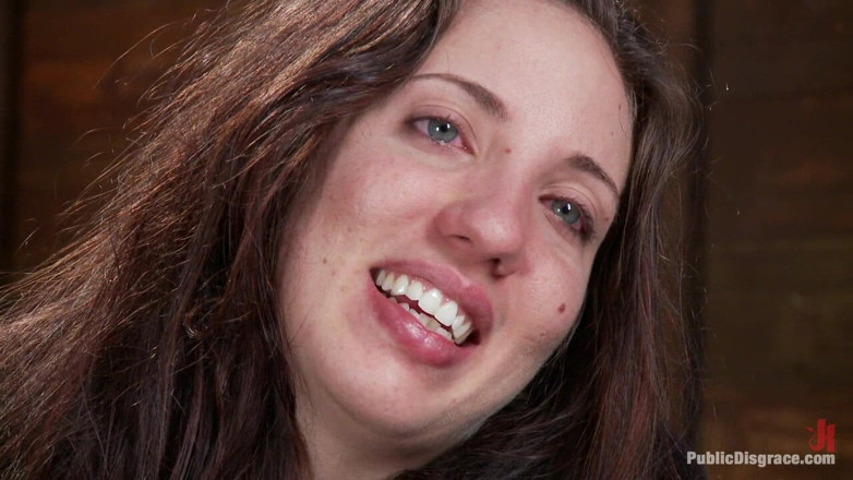 Public Disgrace by Kink: Đít to đẹp đút nắm tay