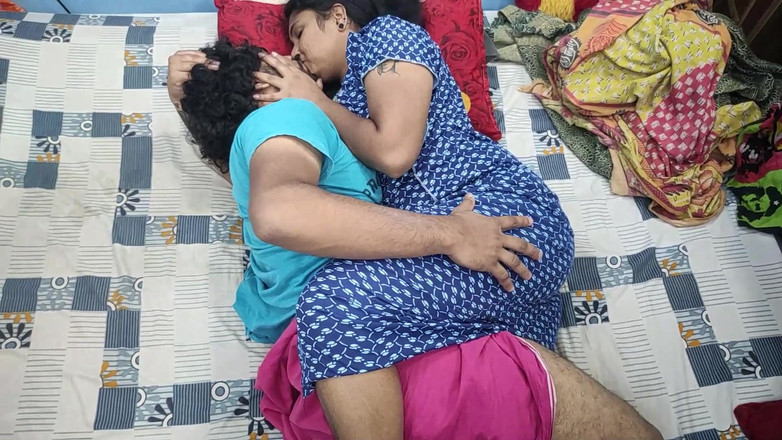 Vaishnavysharunraj: おっぱいキスとのナイティ・ケツ・ロマンス