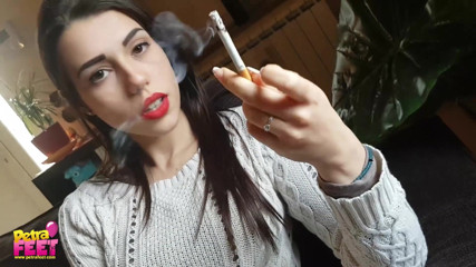 Smokin Fetish: Fantástica morena gata adora charutos tanto