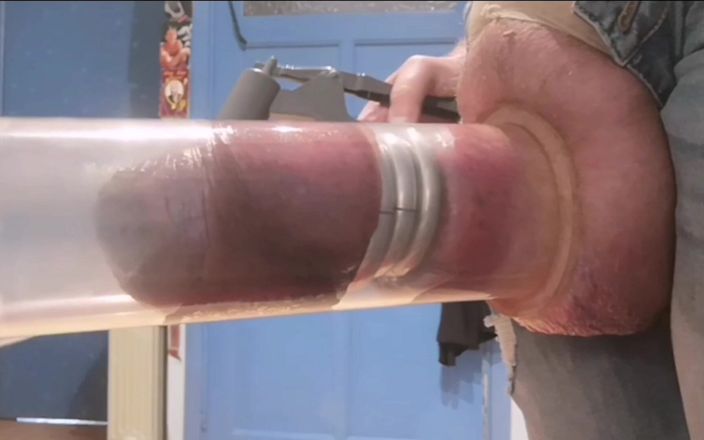 Monster_Meat_: Üçüncü bacağımı tekrar pompalıyorum