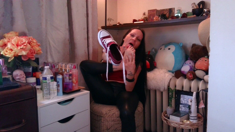 Raven Willow: Vreau să ia o whiff de pantoful meu