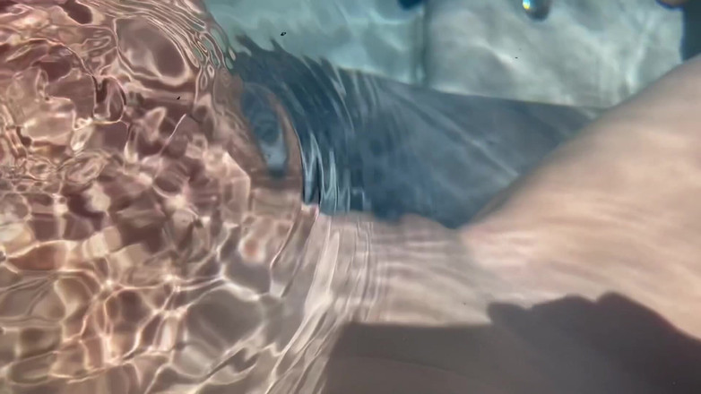 Artemisia Love: イタリアの巨乳ヨモギはセクシーなPOVマンコをジャグジーで愛し、興奮して濡れています