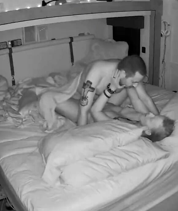 KittieNoOne: Il m’a donné un creampie profond qui me sentait tellement...