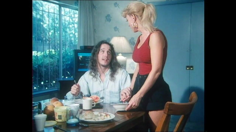 Muschi movie official: Une pute blonde excitée séduit son demi-frère pendant que son...