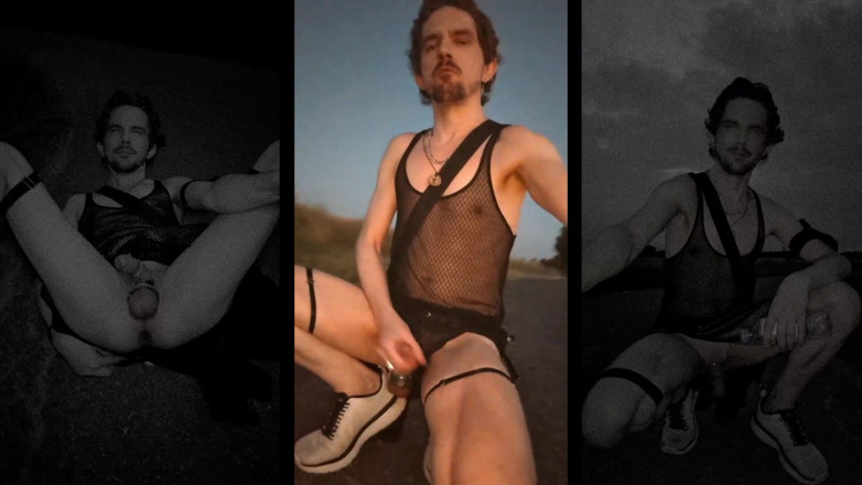 kinkygaynudist: Rahasia Malam Ini: Ngocok Kontl Pagi-pagi Di Pinggir Lapangan (gladiator Bagian 1)
