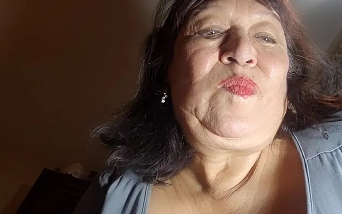 Zilah Luz: Mature GILF Masturbating My Hairy Pussy with My Feet