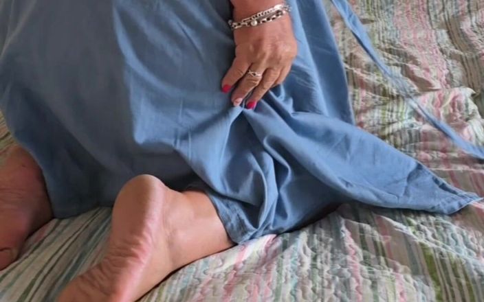 Twinkle Lady VIP: Une grosse BBW mature séduit avec son gros cul juteux...