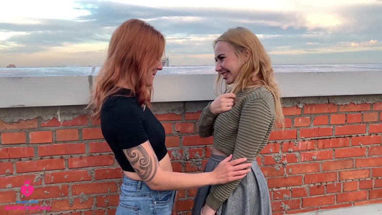 Marshswallow: Sexe lesbien en public sur le toit