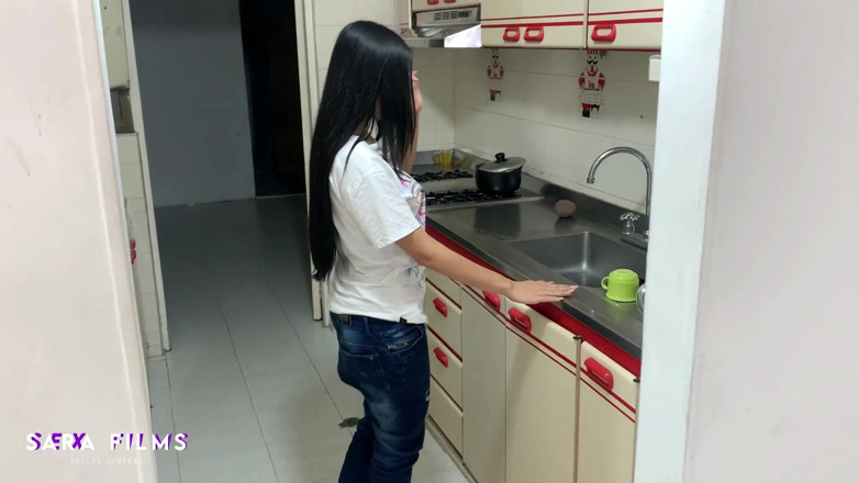 Sara films: Horny plumber shows her huge ass