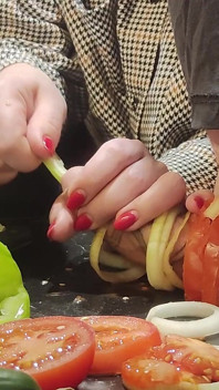 MİA. Mutfakta aşırı yarak ve üretral işkence! Yarak pişirme 2. Bölüm 2/3. Dolu.