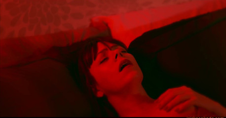 Iris Keenkade: Sensual in red