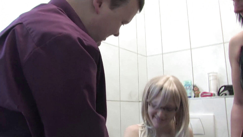 Gazongas: Bella MILF succhia il cazzo del ragazzo e viene scopata