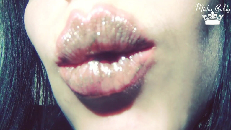 Goddess Misha Goldy: Gouden lippen