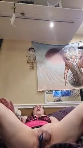 Daddyspinkbeauty: Having some fun with my toy.
