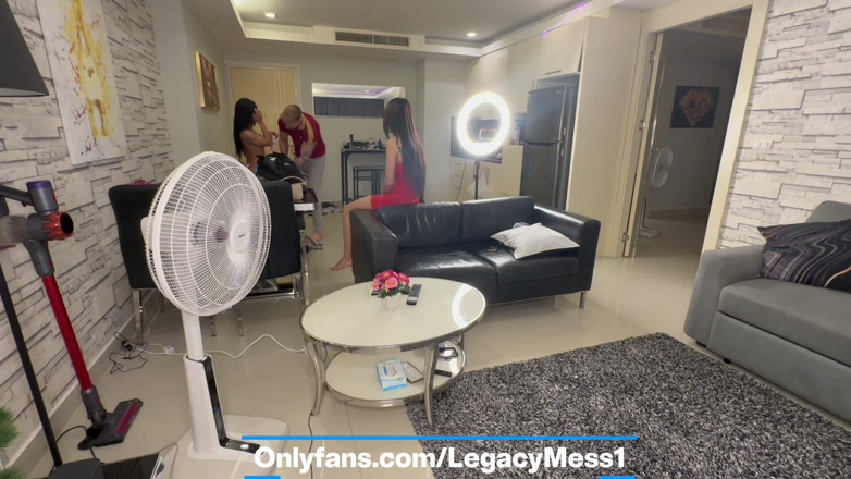 Legacy Mess: Dietro le quinte la sexy piccola trans con il culo...