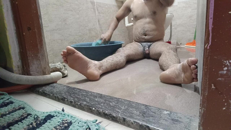 LovedSunsine1990: Chi vorrebbe fare un bagno nudo con me?