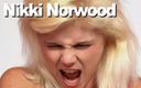 Edge Interactive Publishing: Nikki Norwood naakte roze dildo