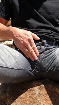 Je pisse dans mon jean et je me branle dans le désert