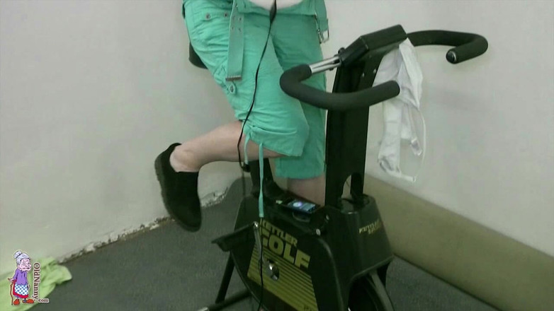 Old Nanny: Ready for Nude Workout
