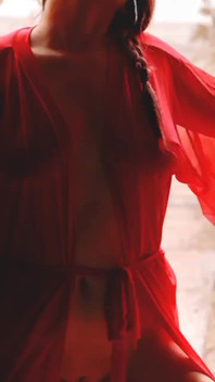 Niedrige lichter, sanfte Berührungen und ein sinnliches necken, das Sie nicht vergessen werden