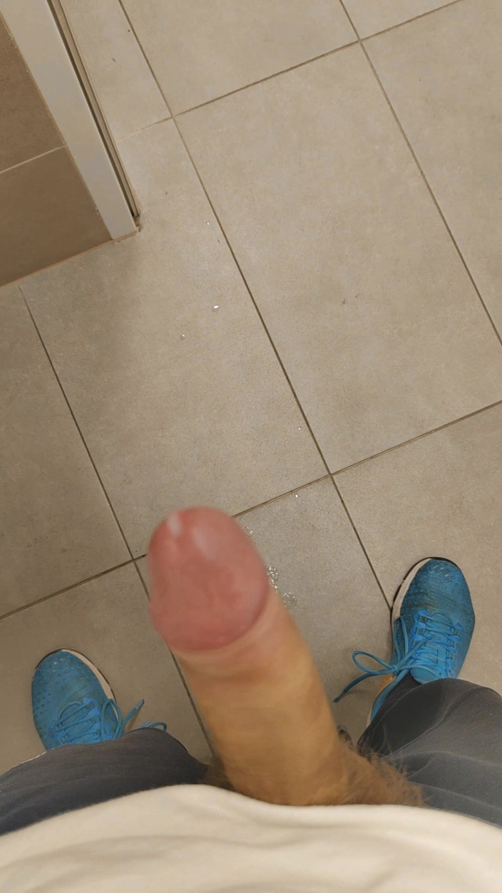 Bayer911: Vit, mager pojke riskabelt handsfree cumshout i gymmet