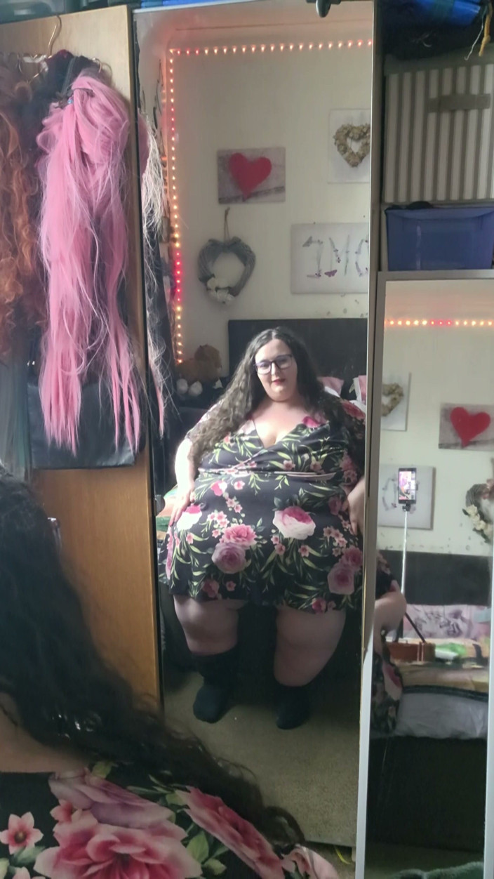 SSBBWLadyBrads: SSBBW Mirror Mirro pe perete BBW