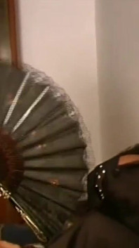 Frumoasa transexuală, MILF păroasă și 3 băieți pentru o orgie uimitoare