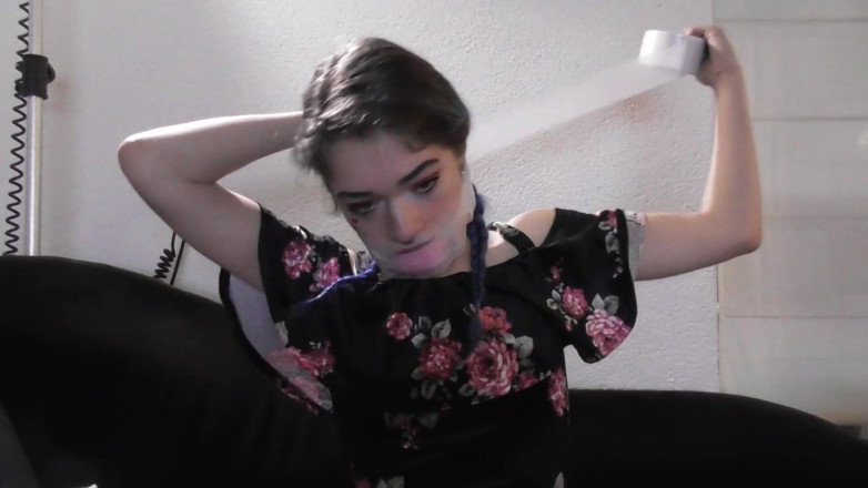 Restricting Ropes: Luna Grey - valentine gag testning