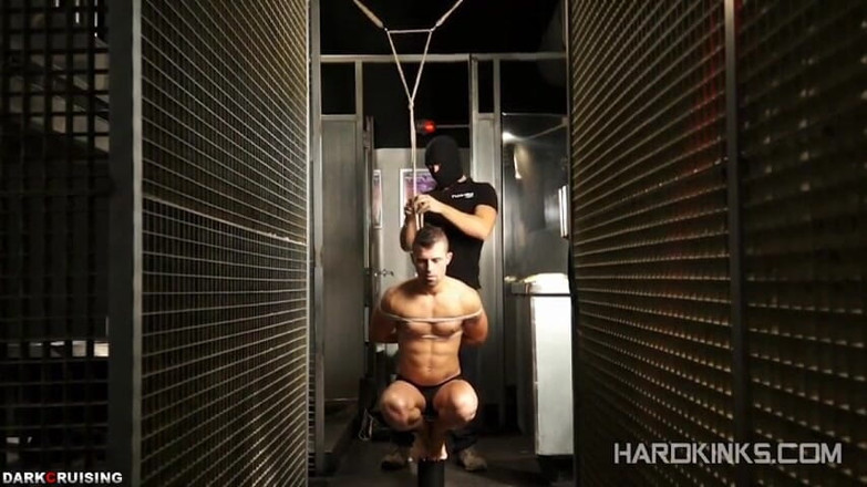 Hard Kinks: Elektro a výprask pro otroka