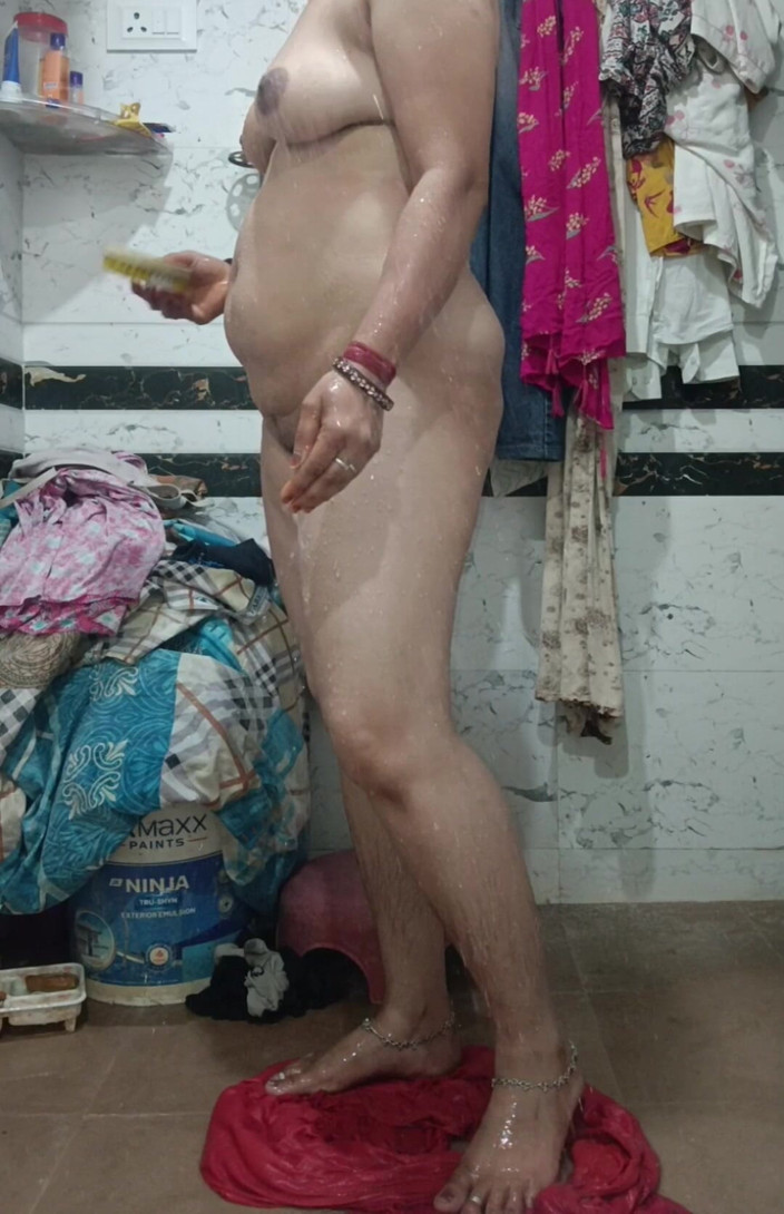 Priyahot77: Priya bhabi bonito culona en video de baño