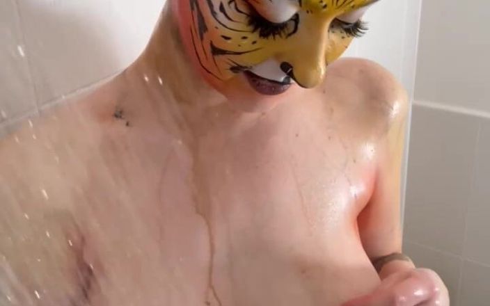 Em Yang: Tiger Bodypaint prysznic solo grać