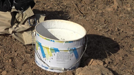 DARVASEX: Venkovní začarovaný scéna-2 prsatá blonďatá milfka ve trojce na poli